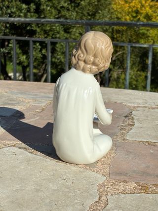 Figura Lladró Nao Aprendiendo a leer