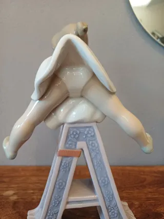 Figura Lladró Niña Escuela Porcelana letra A.