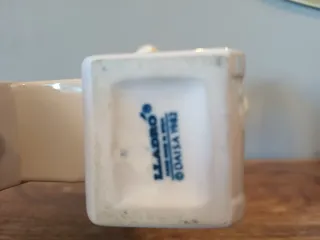 Figura Lladró Niña Escuela Porcelana letra A.