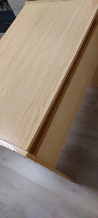 Escritorio con estante