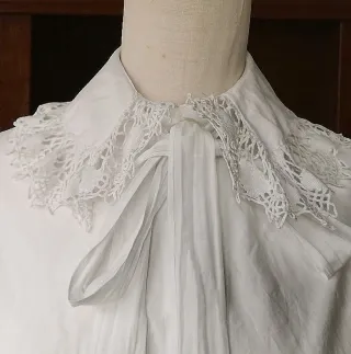 Capa de tocador antigua algodón blanco y crochet