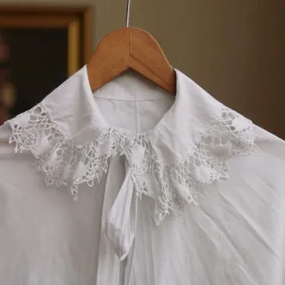 Capa de tocador antigua algodón blanco y crochet