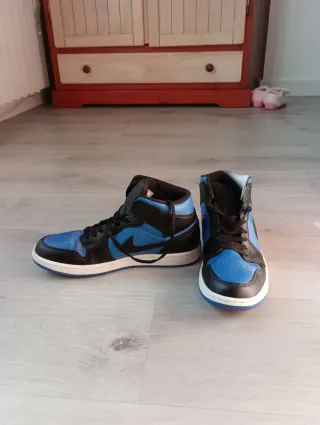 Zapatillas Jordan Botín Azul y Negro