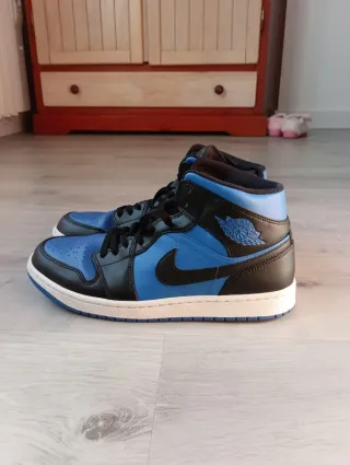 Zapatillas Jordan Botín Azul y Negro