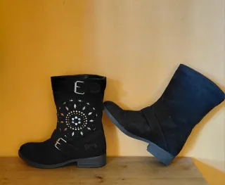 Botines Desigual negros con tachuelas y brillos