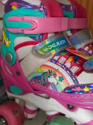 Patines infantiles unicornio arcoíris talla 26-29