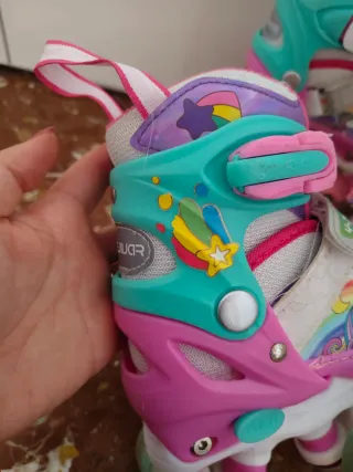 Patines infantiles unicornio arcoíris talla 26-29