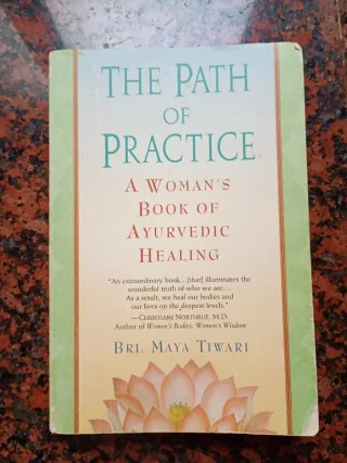 3 libros yoga y ayurveda en inglés*subrayados