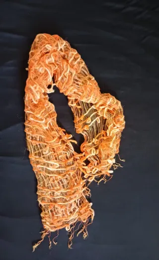 Bufanda de lana naranja y beige