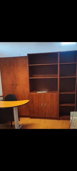 Tavolo da ufficio e 2 sedie