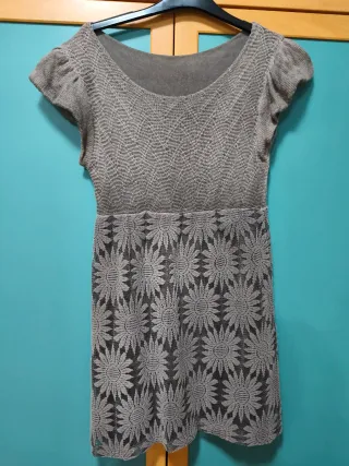 Vestido marrón manga volante