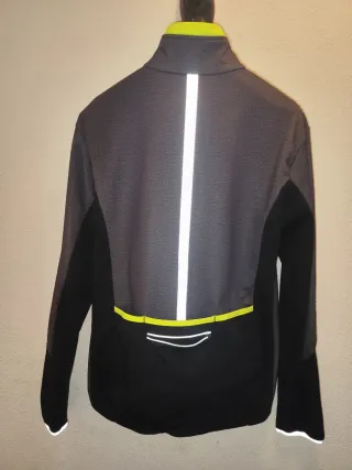 Chaqueta ciclismo gris y negra