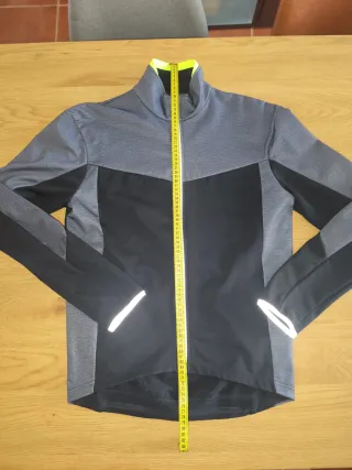 Chaqueta ciclismo gris y negra