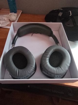 Cascos negros para música