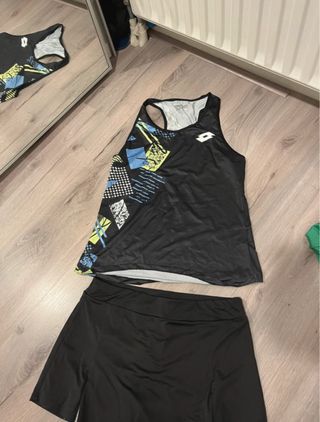 Conjunto pádel tenis de la marca italiana Lotto
