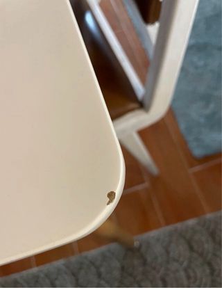 Mesa de madera lisa y elegante