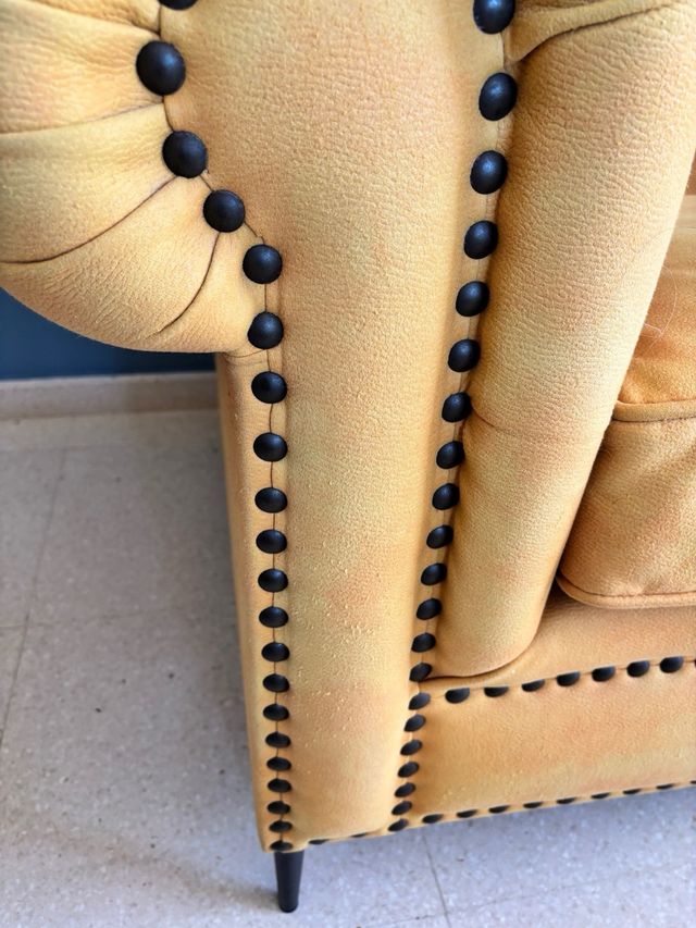 Sofá Chesterfield Terciopelo Mostaza