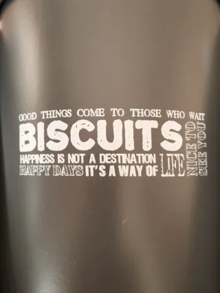 Porta biscotti in metallo grigio antracite.