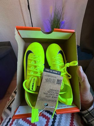 Botas fútbol Nike niño T.33 Neón