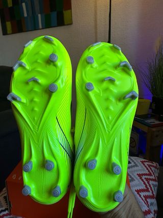 Botas fútbol Nike niño T.33 Neón