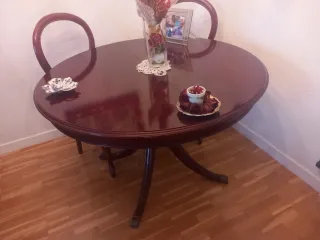 Mesa redonda extensible de madera impecable