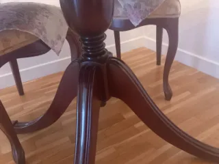 Mesa redonda extensible de madera impecable