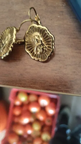 Pendientes  oro con diseño religioso