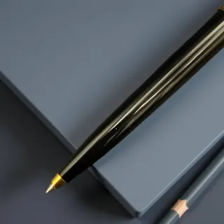 Bolígrafo Parker Dorado y Negro