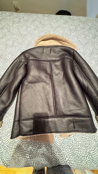 Chaqueta aviador negra y beige