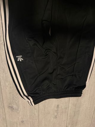 pantalón Adidas chándal negro