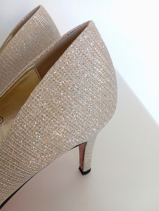 Zapatos de tacón dorados talla 37
