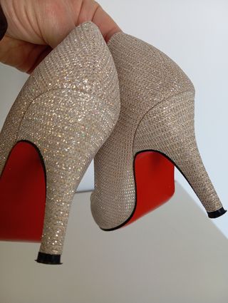 Zapatos de tacón dorados talla 37