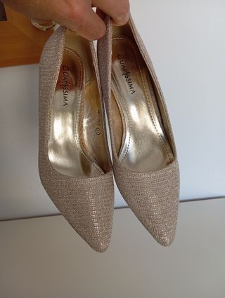 Zapatos de tacón dorados talla 37