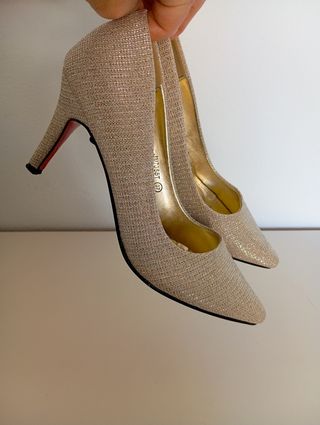 Zapatos de tacón dorados talla 37