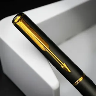 Bolígrafo Parker Negro y Dorado