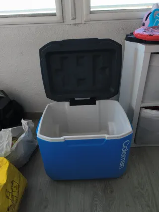 Nevera Azul Coleman, ideal barbacoas o pesca.