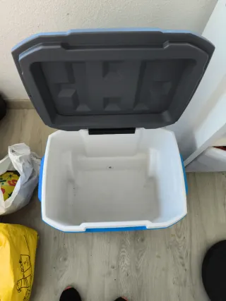 Nevera Azul Coleman, ideal barbacoas o pesca.