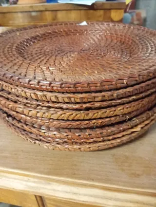 Piatto in rattan decorativo
