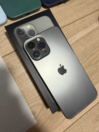 iPhone 13 Pro Max 256GB + 6 custodie + caricatore