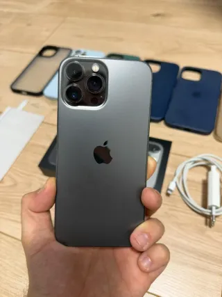 iPhone 13 Pro Max 256GB + 6 custodie + caricatore