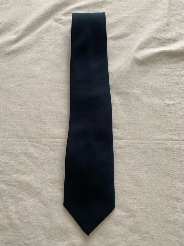 corbata azul marino