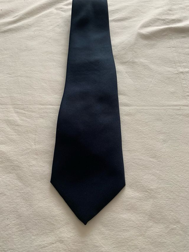 corbata azul marino