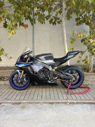 Yamaha R1 2019 *circuito*