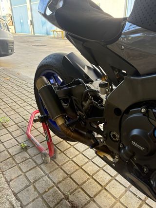 Yamaha R1 2019 *circuito*