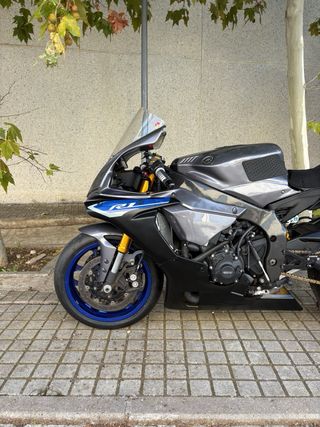 Yamaha R1 2019 *circuito*