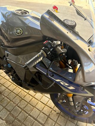 Yamaha R1 2019 *circuito*