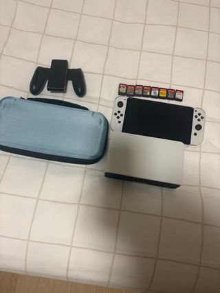 Nintendo Switch OLED Blanca + 8 Juegos