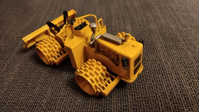 Máquina Joal 218 Compactadora Niveladora