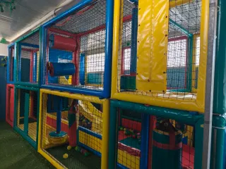 Parque infantil bolas y tobogán