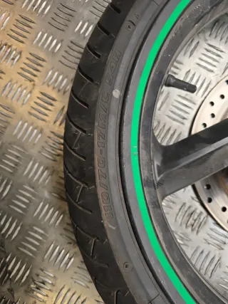 Llanta completa 110/70-17 54H usada Daelim 125